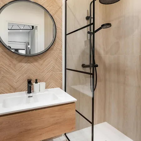 Charming New In Parigi