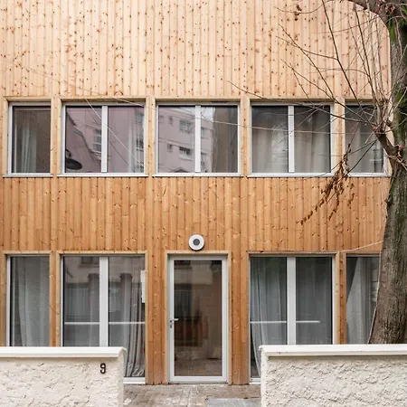 Charming New In Parigi